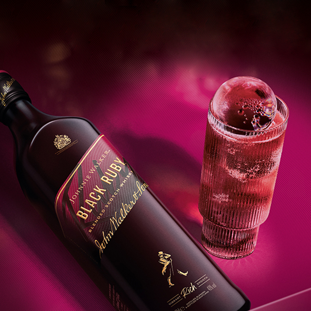 Johnnie Walker Black Ruby mit Glas