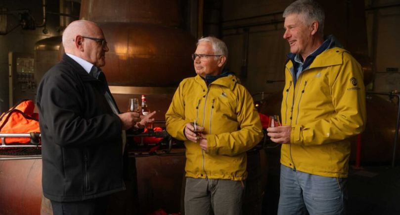 Das Cairngorm Mountain Rescue Team sichert sich im zweiten Jahr eine Finanzierung durch die Tomintoul Distillery
