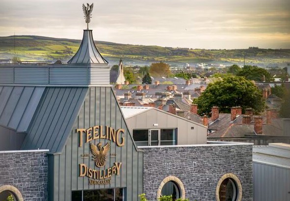 Teeling Whiskey feiert ein Jahrzehnt Destillationskunst im Herzen Dublins mit limitierter Jubiläumsedition und jahresbegleitenden Feierlichkeiten